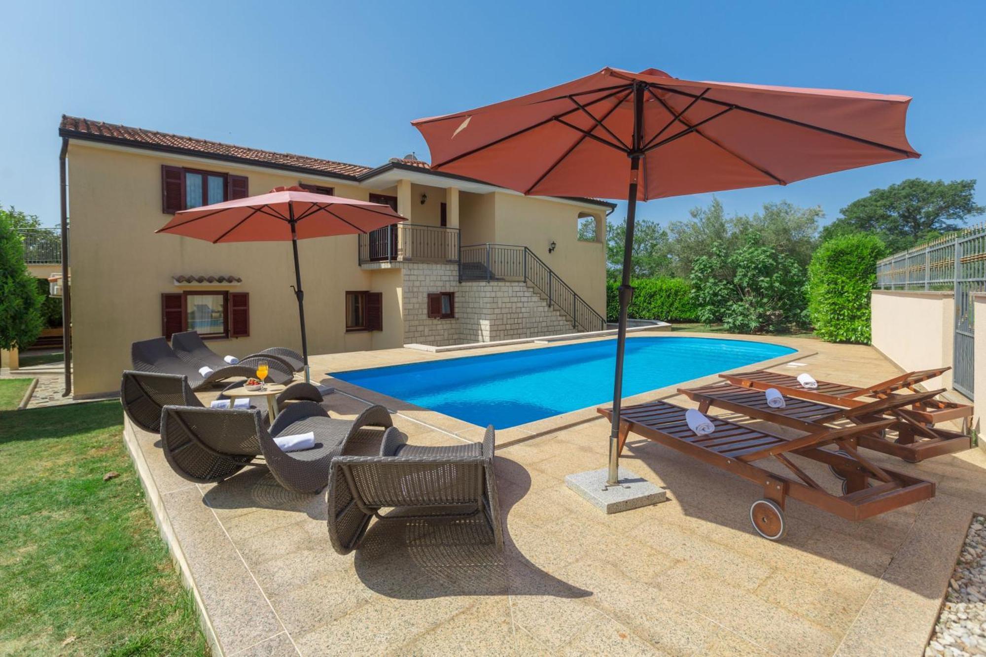 Strandnahe Marea Mit Pool Und Garten