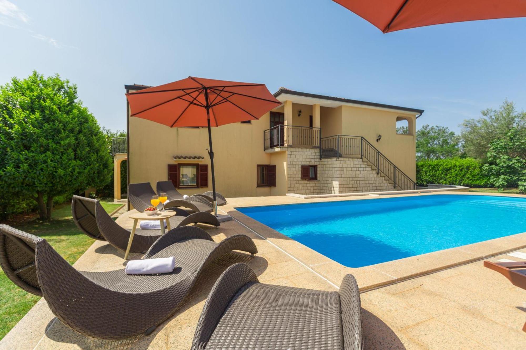 Strandnahe Marea Mit Pool Und Garten * Poreč