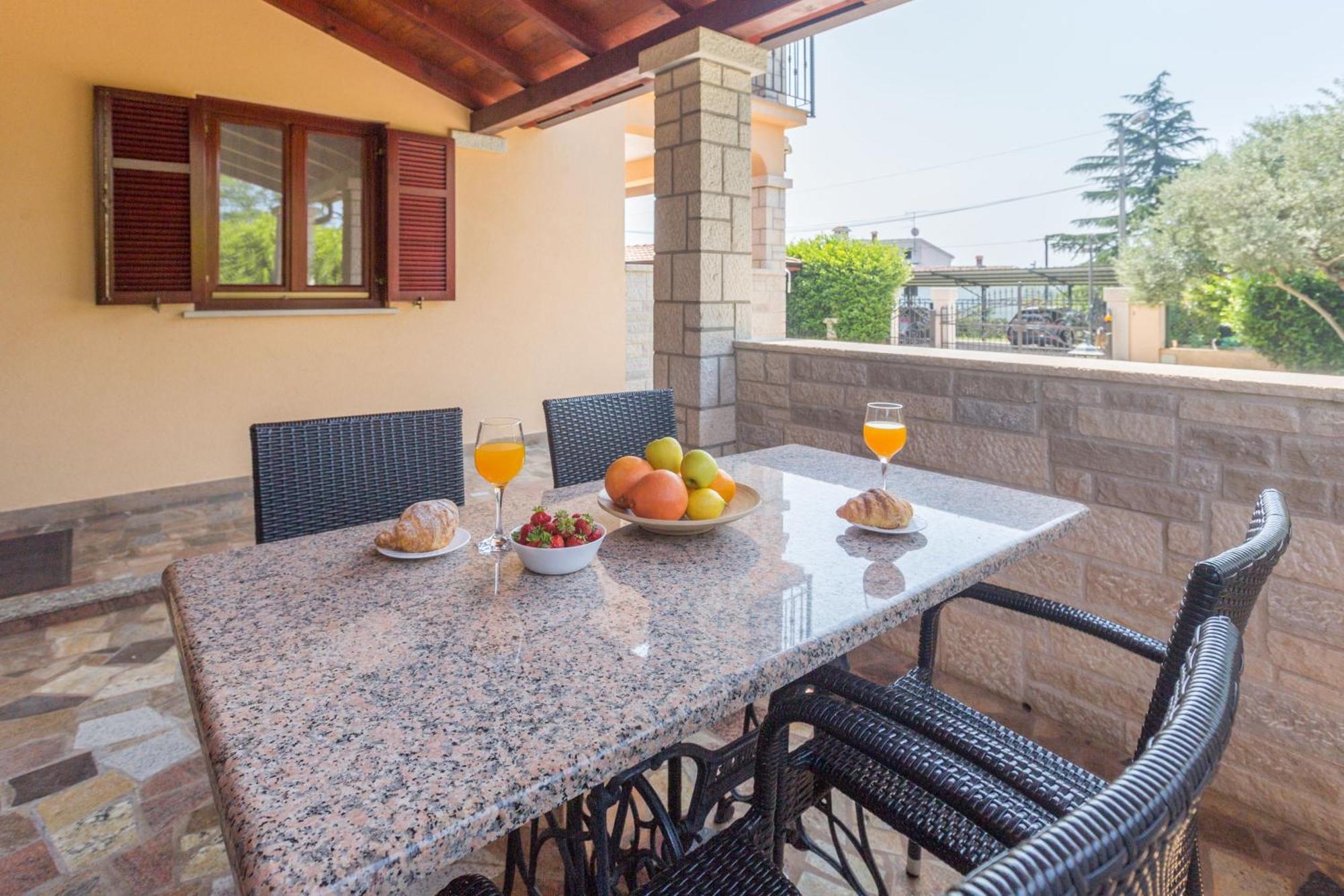 Strandnahe Marea Mit Pool Und Garten Poreč